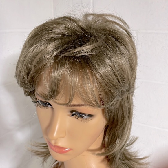 NWT 15” dark blonde natural shaggy layers puff 80’s volume realistic Abba wig - Picture 2 of 16
